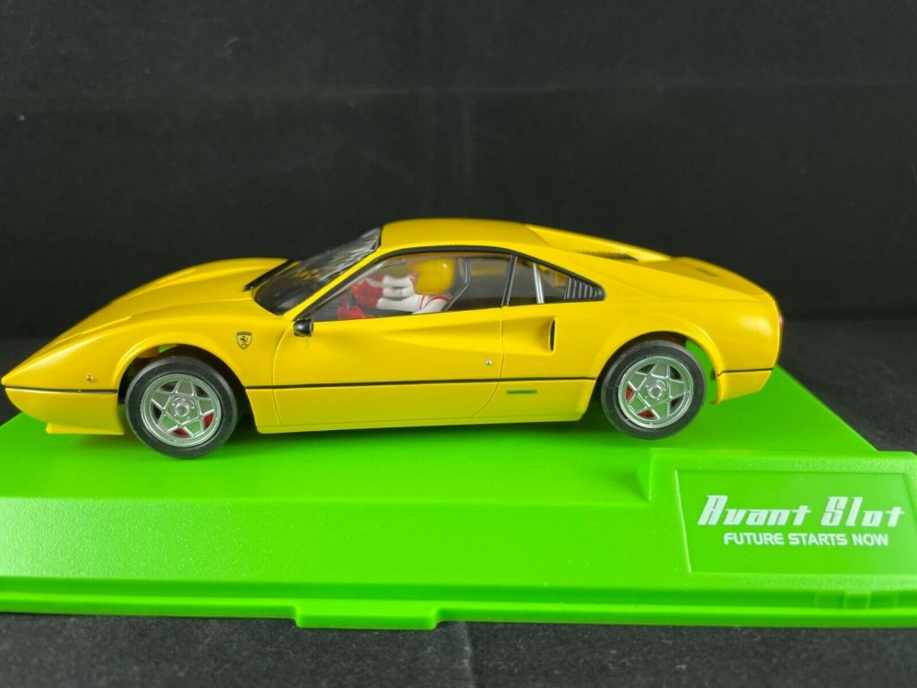 Avant Slot FERRARI 308 GTB jaune "stradale" - Circuits de Legende