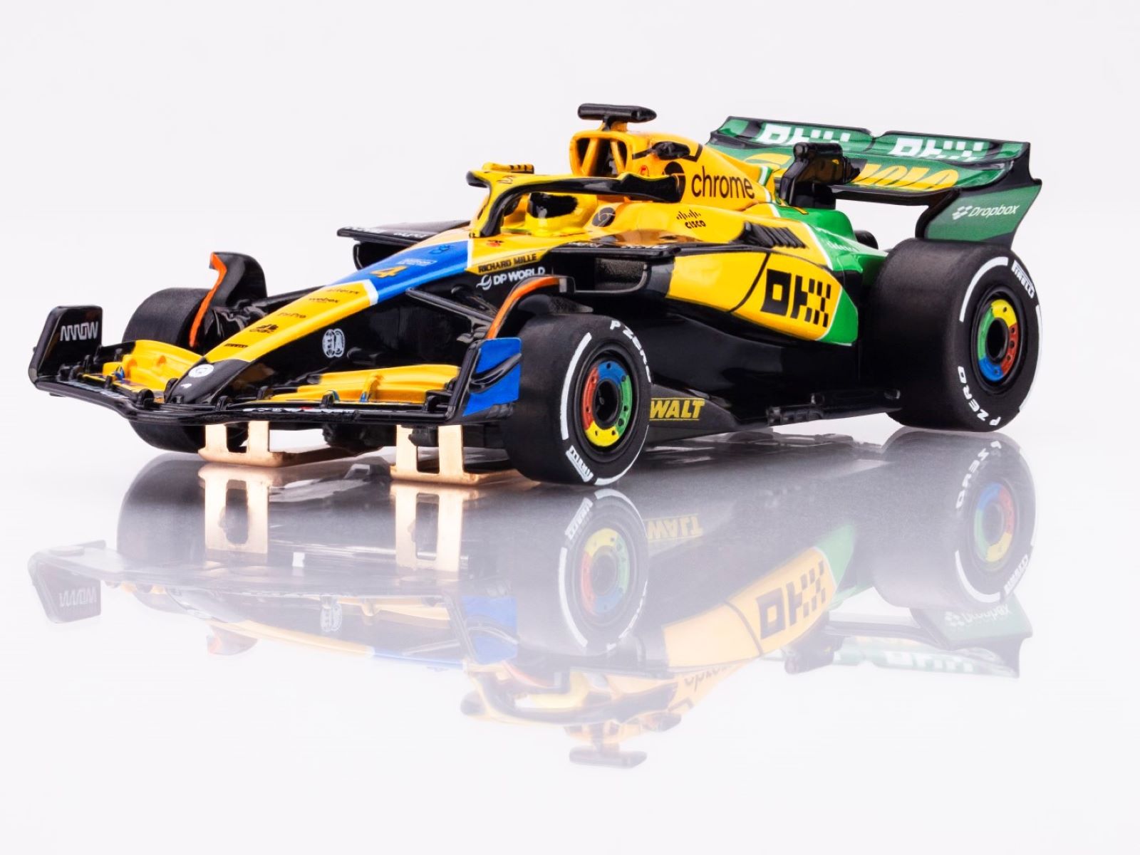 PRE ORDER DUE NOVEMBER 2025 22120 AFX MEGA G PLUS F1 MCLAREN #4 LANDO NORRIS SENNA TRIBUTE HO SCALE