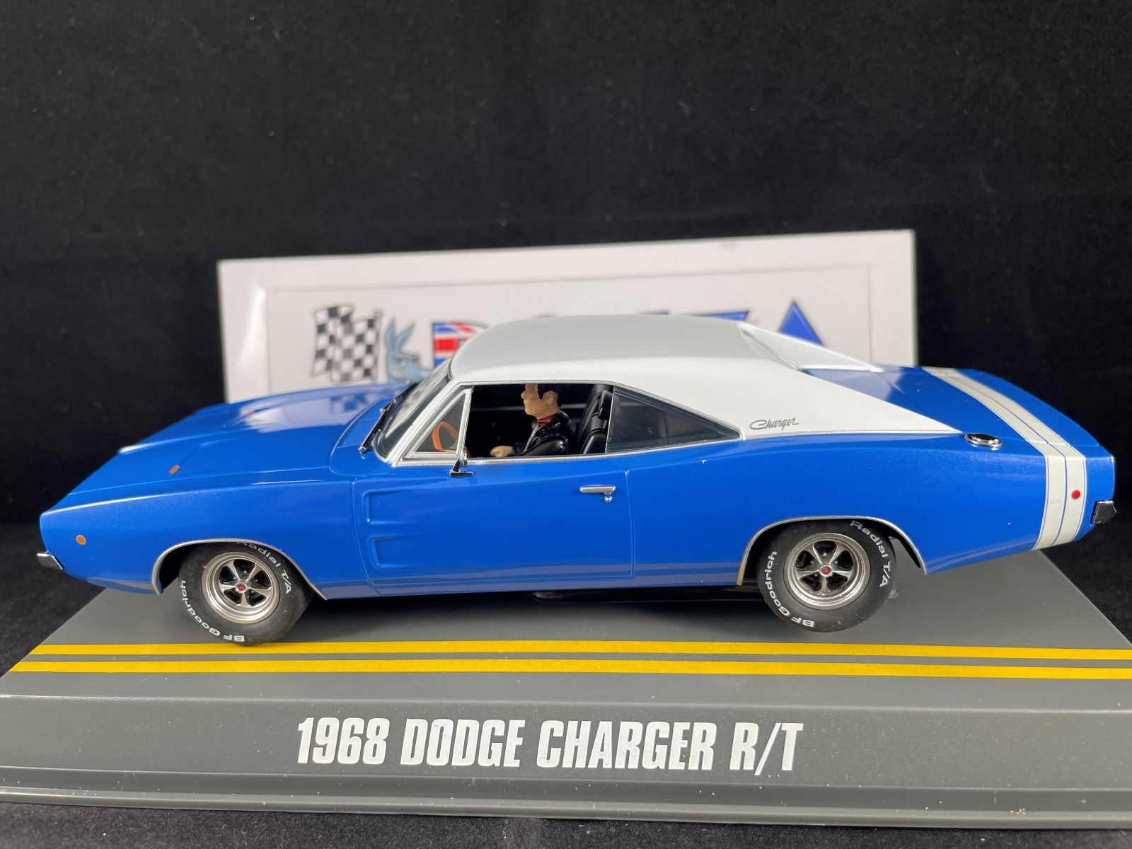 P034 PIONEER 1968 DODGE CHARGER R/T BLUE 1:32 SCALE