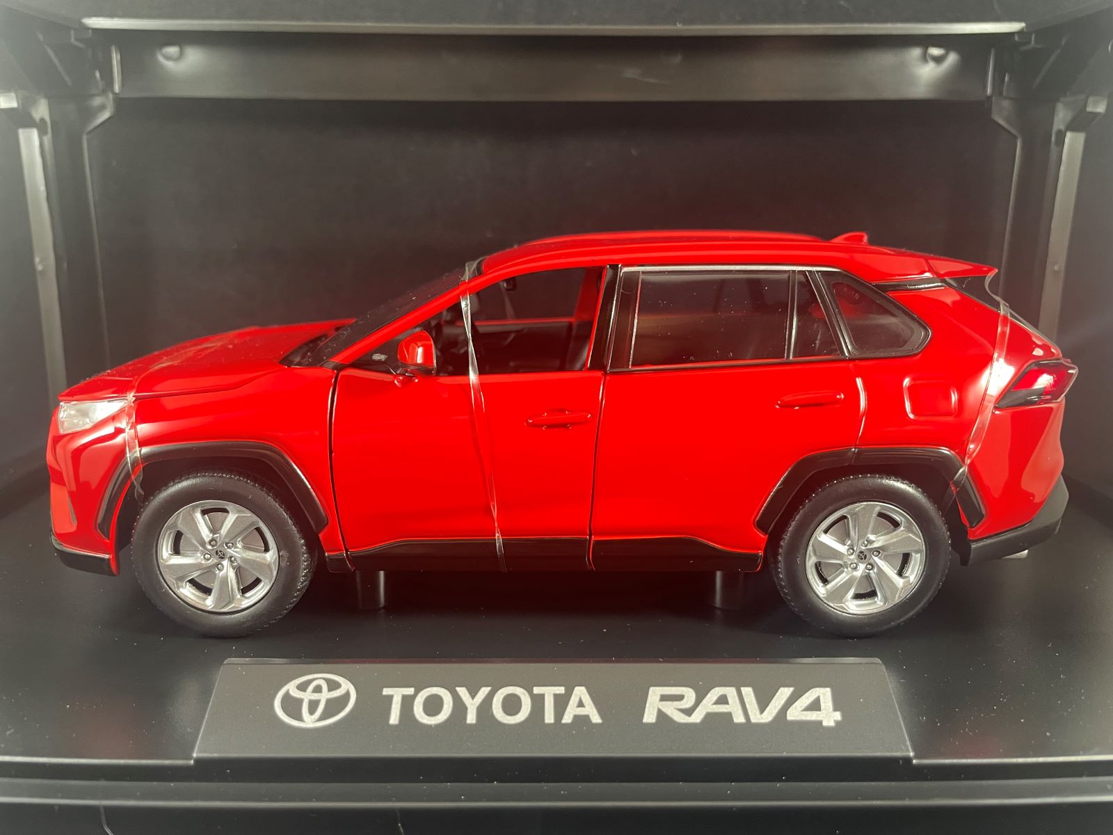 DDA124002 DDA COLLECTABLES TOYOTA RAV 4 RED 1:24 SCALE DIECAST MODEL
