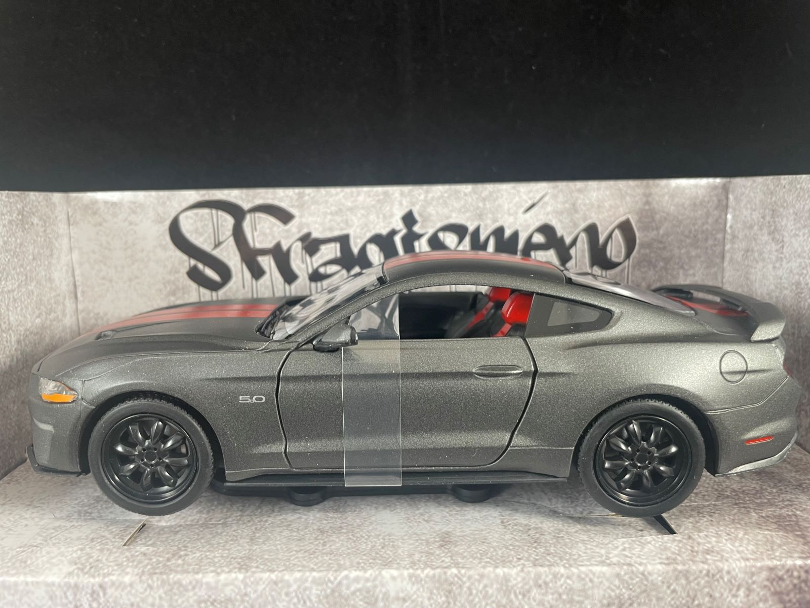 DDA7-79352 DDA COLLECTABLES FORD MUSTANG GT GREY 1:24 SCALE DIECAST MODEL