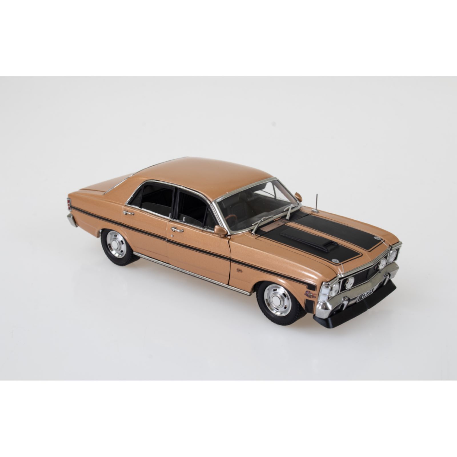 DDA2497 DDA COLLECTABLES FORD FALCON XW GTHO GOLD  1:24 SCALE DIECAST MODEL