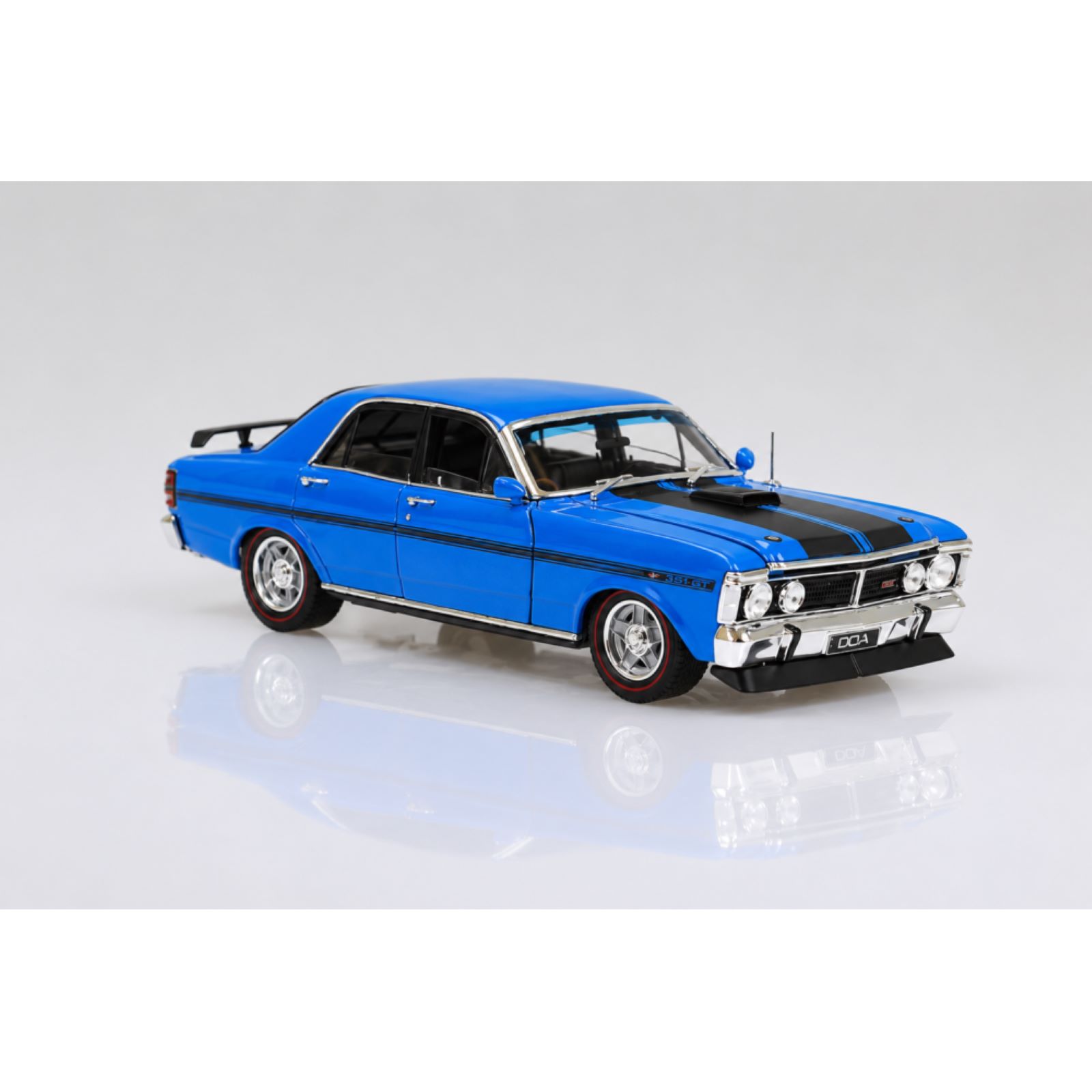 DDA2498 DDA COLLECTABLES FORD FALCON XY GTHO ELECTRIC BLUE  1:24 SCALE DIECAST MODEL