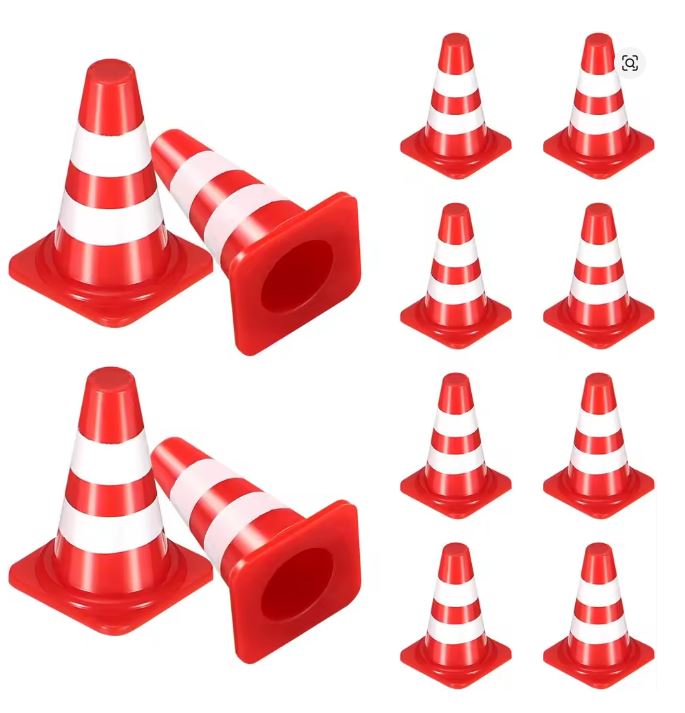 TRAFFIC CONES / WITCHES HATS 56 PIECES SUIT 1:32 & 1:24 SCALE TRACKS